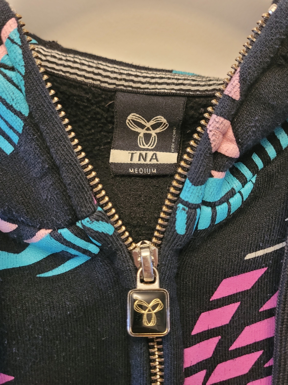 TNA Aritzia Graphic Print Zip Up Hoodie Jacket Black Pink Blue Purple Medium - Picture 3 of 7